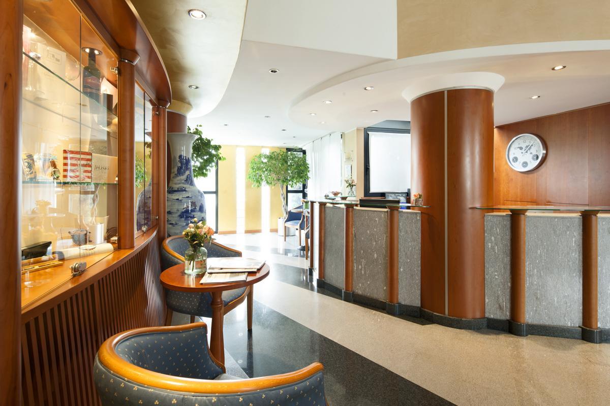 Arosio Hotel Buitenkant foto